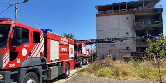 Malatya'da Korkutan Ev Yangını: Detaylar ve İlk Bilgiler Malatya’da Korkutan Ev Yangını: Detaylar ve İlk Bilgiler