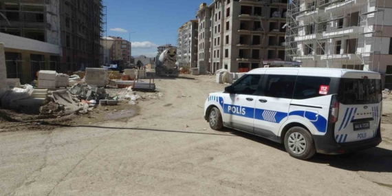 Malatya'da Şantiyede İskelenin Çökmesi Sonucu 1 Kişi Yaralandı Malatya’da Şantiyede İskelenin Çökmesi Sonucu 1 Kişi Yaralandı
