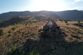 malatyadaki-1600-rakimli-bungalov-evi-gorenleri-kendine-hayran-birakiyor-qEfOpOIm.jpg