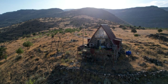 Malatya'daki 1600 Rakımlı Bungalov Evi Görenleri Kendine Hayran Bırakıyor Malatya’daki 1600 Rakımlı Bungalov Evi Görenleri Kendine Hayran Bırakıyor