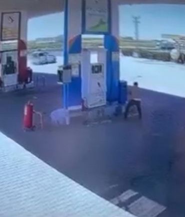 mardinde-silahli-kavga-anlari-guvenlik-kamerasinda-goruntulendi-XVwgX8MO.jpg