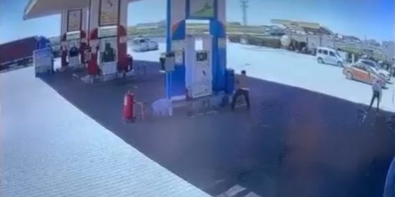 Mardin'de Silahlı Kavga Anları Güvenlik Kamerasında Görüntülendi Mardin’de Silahlı Kavga Anları Güvenlik Kamerasında Görüntülendi