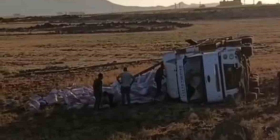 Mardin'de Tır Şarampole Yuvarlandı: Sadece 1 Yaralı Hakkında Detaylar Mardin’de Tır Şarampole Yuvarlandı: Sadece 1 Yaralı Hakkında Detaylar