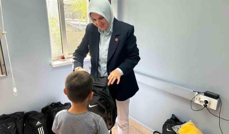 muhtar-ogrencilere-kirtasiye-destegi-sagladi-lffZMjea.jpg