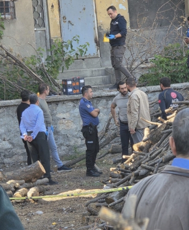 mus-otoparkinda-gizemli-erkek-cesedi-kesfi-7zNZulzg.jpg