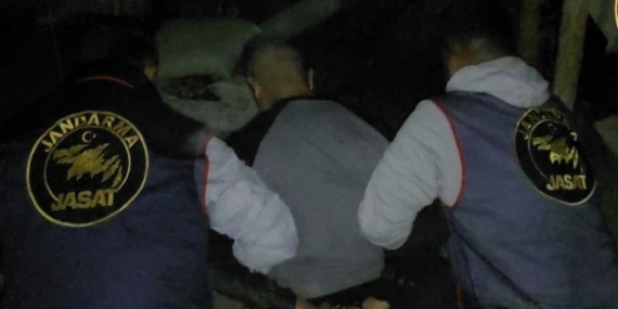 Muş’ta 19 Yıl ve 5 Yıl Hapis Cezası Olan İki Hükümlü JASAT Ekiplerince Ele Geçirildi Muş’ta 19 Yıl ve 5 Yıl Hapis Cezası Olan İki Hükümlü JASAT Ekiplerince Ele Geçirildi