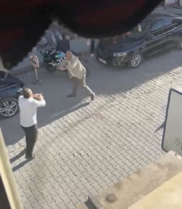 musta-kan-donduran-silahli-kavga-2-olu-o-anlar-kamerada-nGwDMlAW.jpg
