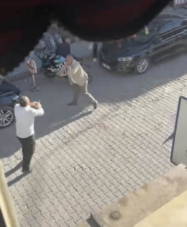 musta-kan-donduran-silahli-kavga-2-olu-o-anlar-kamerada-nGwDMlAW.jpg
