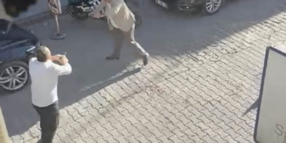 Muş'ta Kan Donduran Silahlı Kavga: 2 Ölü, O Anlar Kamerada! Muş’ta Kan Donduran Silahlı Kavga: 2 Ölü, O Anlar Kamerada!