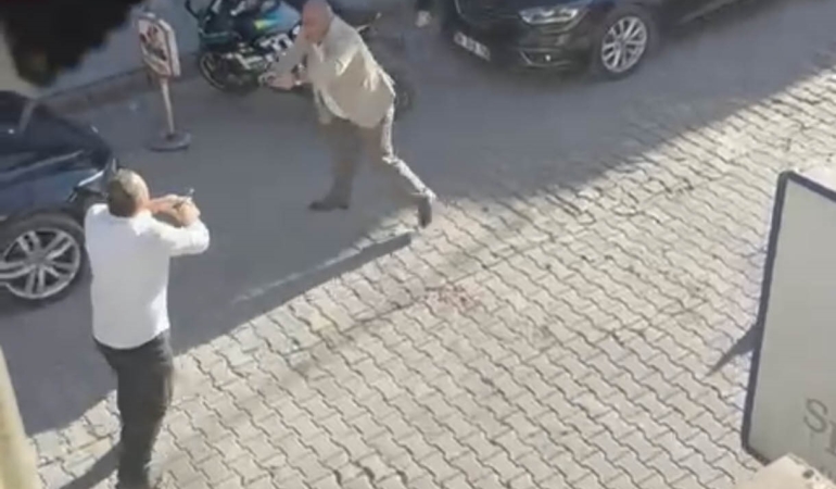 musta-kan-donduran-silahli-kavga-2-olu-o-anlar-kamerada-nGwDMlAW.jpg