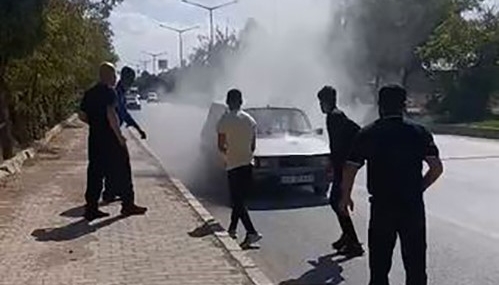 Muş'taki Otomobil Yangınına Beton Mikseri İle Müdahale Muş’taki Otomobil Yangınına Beton Mikseri İle Müdahale