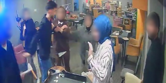 Okey Masasında Heyecan: Sallama Bıçağı ile Dağıtım Taktikleri Okey Masasında Heyecan: Sallama Bıçağı ile Dağıtım Taktikleri