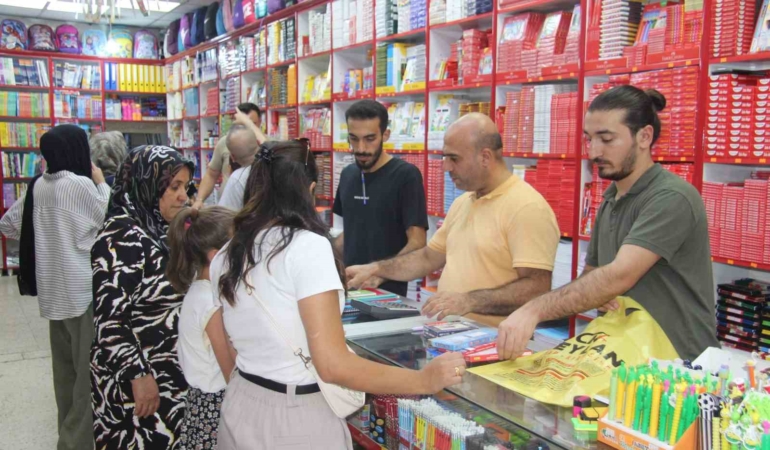 okul-alisverisi-icin-kirtasiyelerde-yogunluk-artiyor-JSRFHptH.jpg