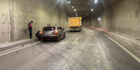 Otomobil ve Kamyon Çarpıştı: 2 Yaralı! Otomobil ve Kamyon Çarpıştı: 2 Yaralı!