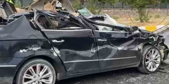 Patnos'ta Koyun Yüklü Tırın Otomobile Çarpması: Kaza Anı ve Detaylar Patnos’ta Koyun Yüklü Tırın Otomobile Çarpması: Kaza Anı ve Detaylar