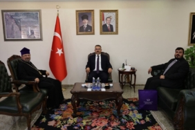 patrigin-ziyareti-oncesi-cift-basli-kartal-figurlu-tablo-neden-asilmadi-t53IpRiA.jpg