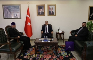 patrigin-ziyareti-oncesi-cift-basli-kartal-figurlu-tablo-neden-asilmadi-t53IpRiA.jpg