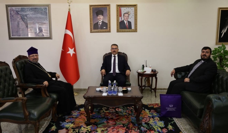 patrigin-ziyareti-oncesi-cift-basli-kartal-figurlu-tablo-neden-asilmadi-t53IpRiA.jpg