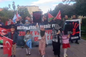 saglik-calisanlari-gazze-icin-birlikte-yurudu-dayanisma-ve-destek-mesaji-y3JrW729.jpg