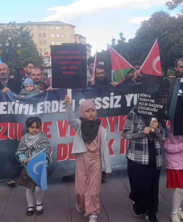 saglik-calisanlari-gazze-icin-birlikte-yurudu-dayanisma-ve-destek-mesaji-y3JrW729.jpg