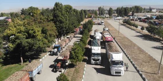 Şeker Pancarıyla Kent Ekonomisine 2 Milyar TL'lik Katkı Hedefi Şeker Pancarıyla Kent Ekonomisine 2 Milyar TL’lik Katkı Hedefi