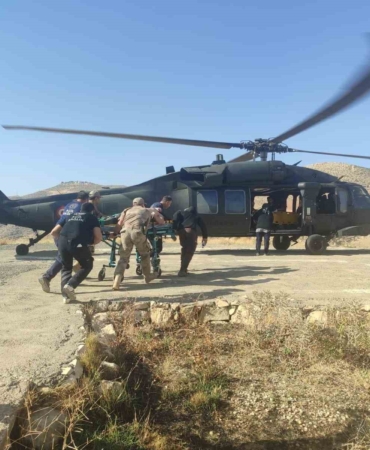 siirtte-jandarma-helikopteri-ile-yarali-vatandas-hastaneye-ulastirildi-kV1t7JUt.jpg
