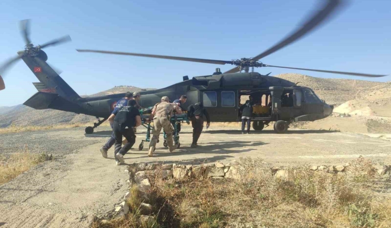 siirtte-jandarma-helikopteri-ile-yarali-vatandas-hastaneye-ulastirildi-kV1t7JUt.jpg