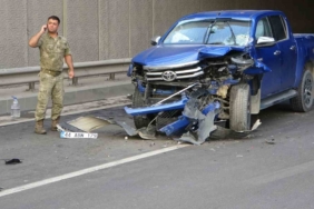 sivil-ekip-aracinin-askeri-aracla-carpismasi-trafik-felc-oldu-TMYaDyPB.jpg