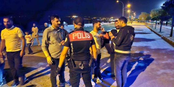 Tatvan'da Güvenlik Önlemleri Zırhı: Geniş Çaplı Asayiş Uygulamaları Tatvan’da Güvenlik Önlemleri Zırhı: Geniş Çaplı Asayiş Uygulamaları