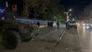 tatvanda-hedefteki-sahislara-gece-yarisi-sok-baskin-5cSJyZmh.jpg