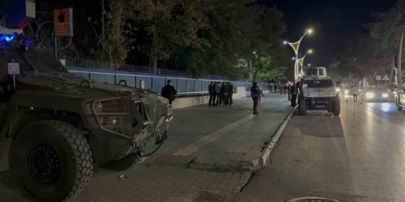 Tatvan'da Hedefteki Şahıslara Gece Yarısı Şok Baskın! Tatvan’da Hedefteki Şahıslara Gece Yarısı Şok Baskın!