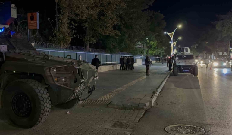 tatvanda-hedefteki-sahislara-gece-yarisi-sok-baskin-5cSJyZmh.jpg