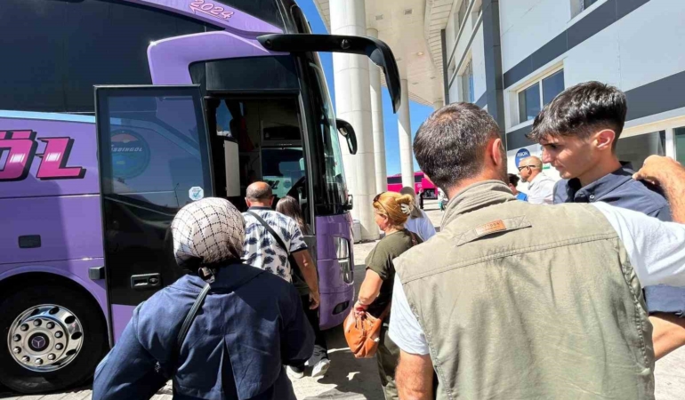 universite-sezonu-acildi-otogarlarda-yogunluk-artiyor-IHzVbveJ.jpg