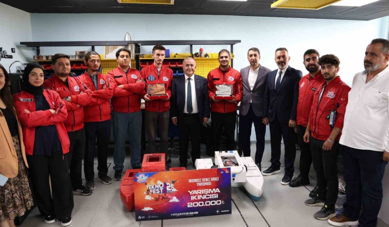 vali-hatipoglu-gelecegin-parlak-yildizlariyla-bulustu-5GqpEjGh.jpg
