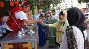 van-esnafini-gulduren-iranli-turist-akini-d9s6bAuz.jpg