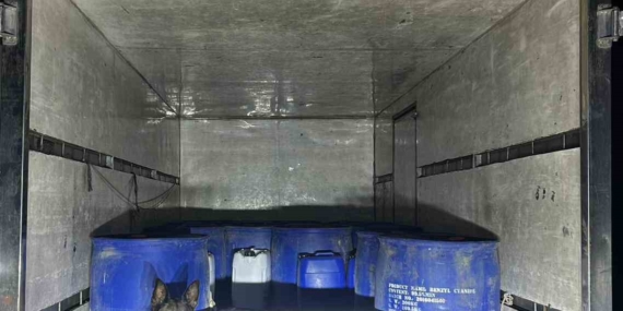 Van'da 3,7 Ton Asetik Asit Anhidrit ve 50 Kilogram Kostik Soda Operasyonu Van’da 3,7 Ton Asetik Asit Anhidrit ve 50 Kilogram Kostik Soda Operasyonu