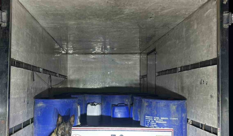 vanda-37-ton-asetik-asit-anhidrit-ve-50-kilogram-kostik-soda-operasyonu-Yp6OYPvk.jpg