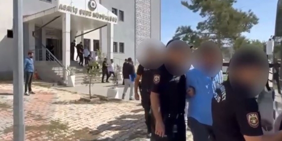 Van'da İki Otel Çalışanı Arasında Büyüyen Kavga: 20 Kişi Gözaltında Van’da İki Otel Çalışanı Arasında Büyüyen Kavga: 20 Kişi Gözaltında