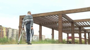 45-yil-sonra-hayalini-gerceklestiren-akulu-sandalye-sevinci-gLz1GDAt.jpg