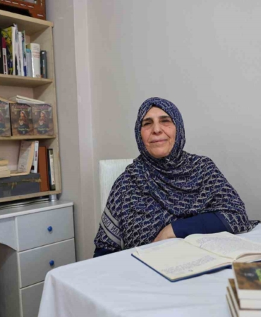 55-yasinda-okuma-yazma-ogrenen-70-yasinda-kitap-yazdi-qvOihCJq.jpg