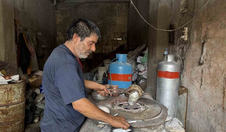 57-yildir-askla-bakir-kalayciligi-yapan-usta-znvamfQh.jpg