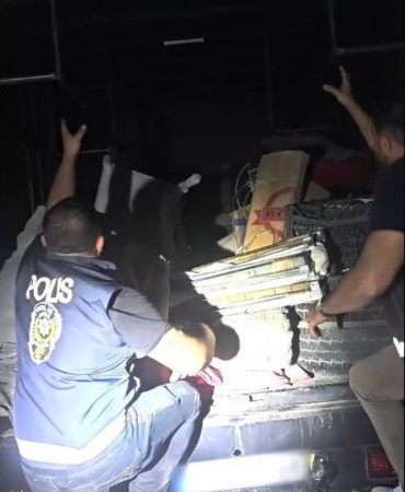 aracin-fan-ve-klima-duzeneginde-11-duzensiz-gocmen-yakalandi-mEy1HA34.jpg