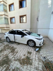 aracin-icinde-patlayan-cakmak-gazi-tupu-bir-cocuk-yarali-ZXs4f7Rf.jpg