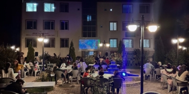 Arıcak'ta Eğlenceli Açık Hava Sinema Gecesi aricakta-eglenceli-acik-hava-sinema-gecesi-YEEqmKrv.jpg