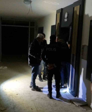 asansor-montajinda-3-metreden-dusen-isci-agir-yaralandi-kpmZ3GKE.jpg
