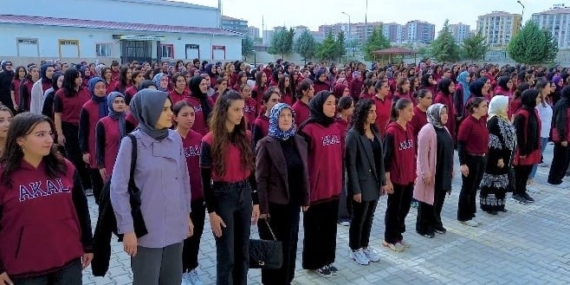 Atatürk Kız Anadolu Lisesi'nde Cumhuriyet Bayramı Kutlamaları: Coşku Dolu Anlar Atatürk Kız Anadolu Lisesi’nde Cumhuriyet Bayramı Kutlamaları: Coşku Dolu Anlar