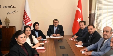Bakan Tekin'den CHP'lilere Yanıt: '12 Yıllık Zorunlu Eğitime Dair Tiyatro Oynuyorlar' bakan-tekinden-chplilere-yanit-12-yillik-zorunlu-egitime-dair-tiyatro-oynuyorlar-SZwOXijJ.jpg