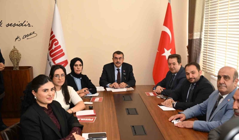 Bakan Tekin'den CHP'lilere Yanıt: '12 Yıllık Zorunlu Eğitime Dair Tiyatro Oynuyorlar' bakan-tekinden-chplilere-yanit-12-yillik-zorunlu-egitime-dair-tiyatro-oynuyorlar-SZwOXijJ.jpg