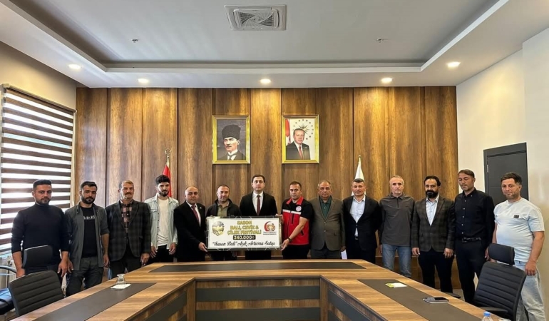 Batman'da 340 Bin Lira ile Satılan Rekor Fiyatlı Balın Geliri Besicilere Aktarıldı batmanda-340-bin-lira-ile-satilan-rekor-fiyatli-balin-geliri-besicilere-aktarildi-Lai2YGFE.jpg