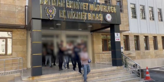 Batman'da 7 Yaralıyla Sonuçlanan Olayda 4 Kişi Tutuklandı Batman’da 7 Yaralıyla Sonuçlanan Olayda 4 Kişi Tutuklandı